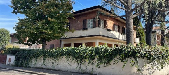 9 rooms Villa in Sassuolo, Italy No. 128998 3
