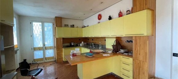 9 rooms Villa in Sassuolo, Italy No. 128998 7