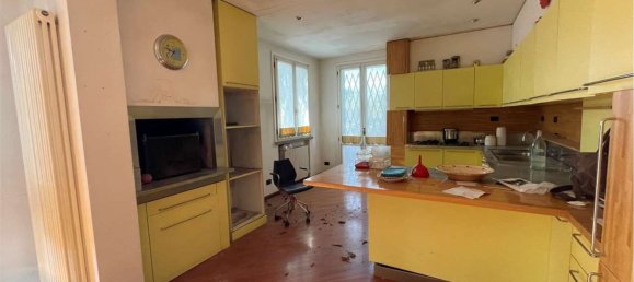 9 rooms Villa in Sassuolo, Italy No. 128998 6