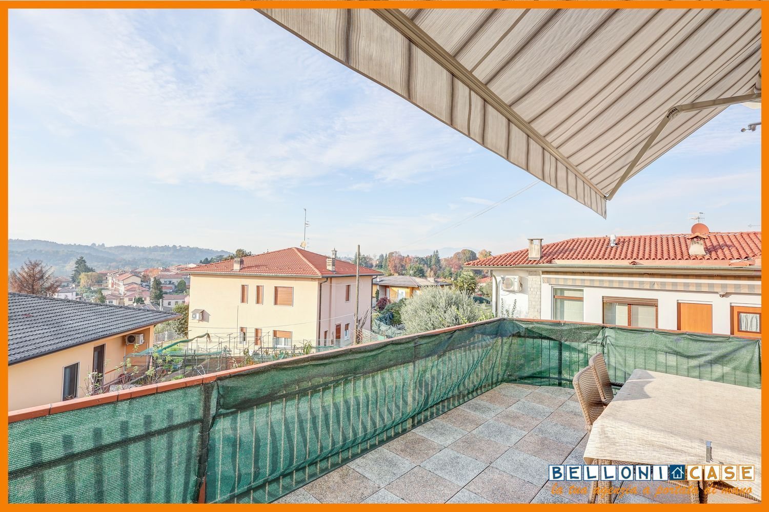 Apartamento de 3 habitaciónes en Castronno, Italy No. 222477