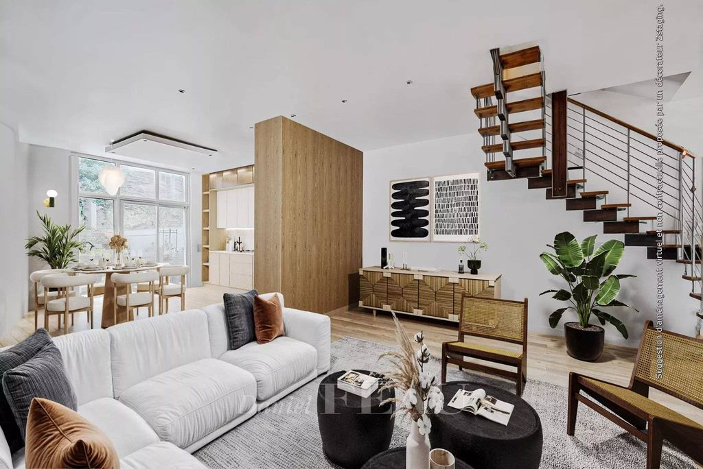 4 bedrooms Apartment in Paris, France No. 145038