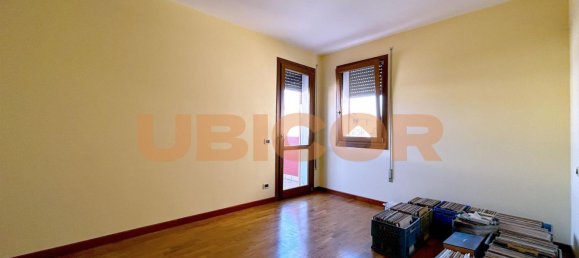 6 rooms Apartment in Albignasego, Italy No. 195493 2