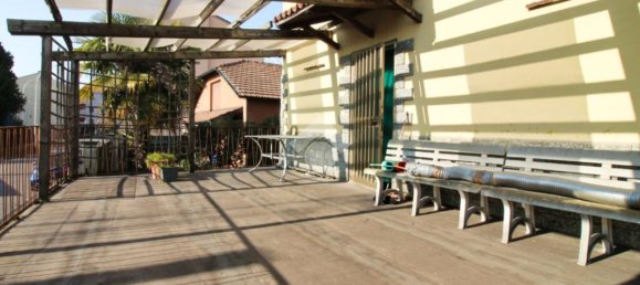 4 bedrooms Villa in Pavia, Italy No. 60326 3