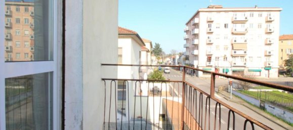 4 bedrooms Villa in Pavia, Italy No. 60326 2