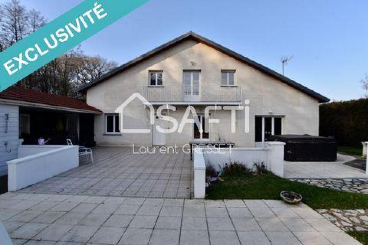 4 bedrooms House in Geneuille, France No. 26631