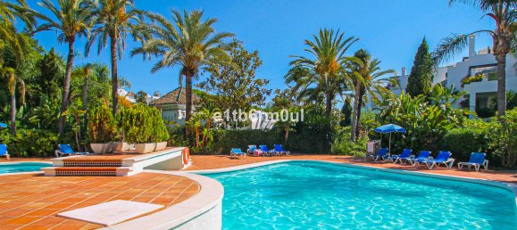 Apartamento de 2 dormitorios en Marbella, Spain No. 104390 3