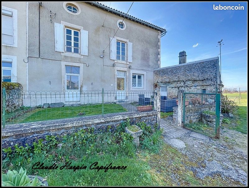 Casa de 4 dormitorios en Pompaire, France No. 102963