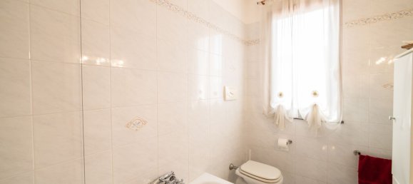 5 rooms House in Viareggio, Italy No. 42548 9