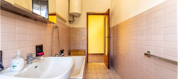 4 bedrooms House in Vigliano Biellese, Italy No. 279259 17