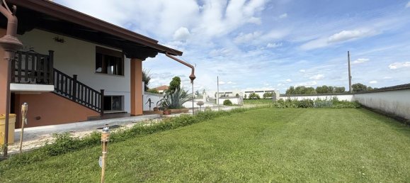 5 bedrooms Villa in San Martino di Lupari, Italy No. 293733 3