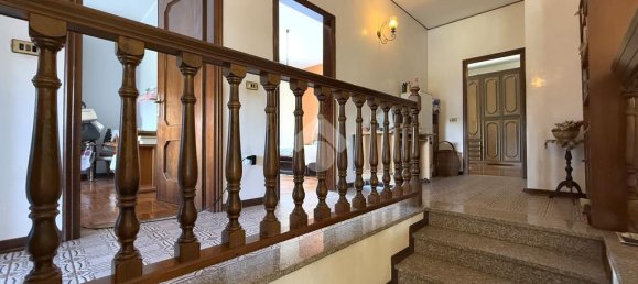 5 bedrooms Villa in San Martino di Lupari, Italy No. 293733 9