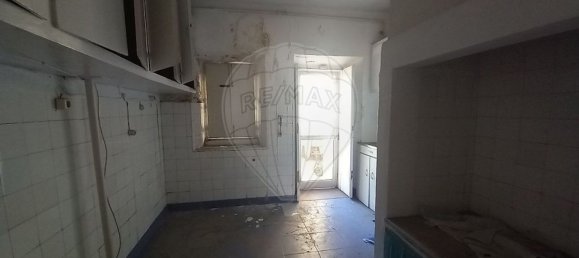 193m² Building in Lisbon, Portugal No. 102626 8