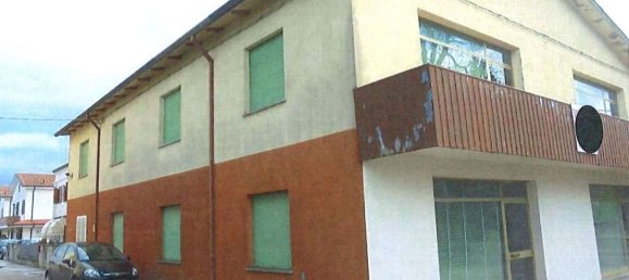 581m² Commercial property in Riva del Po, Italy No. 298778 3