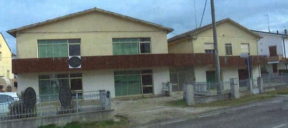 581m² Commercial property in Riva del Po, Italy No. 298778 2