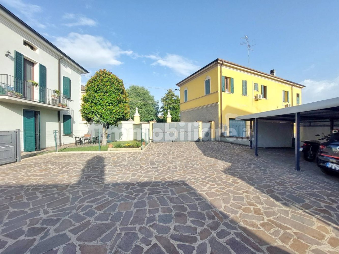 3 bedrooms Apartment in Guastalla, Italy No. 147072