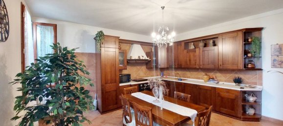 3 bedrooms Apartment in Guastalla, Italy No. 147072 6
