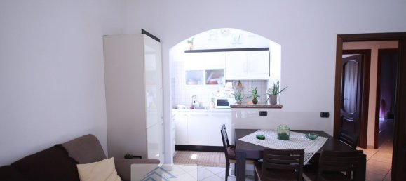 3-salle Appartement à Alba, Italy No. 308074 8
