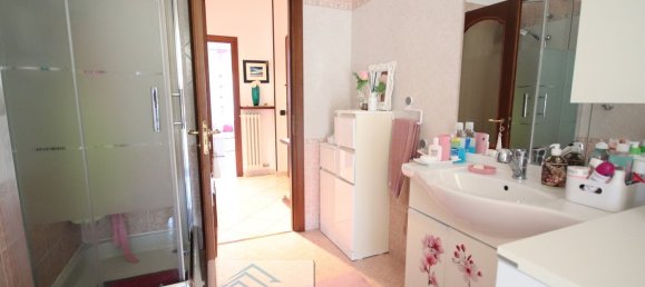 3-salle Appartement à Alba, Italy No. 308074 19