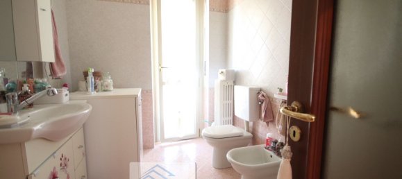 3-salle Appartement à Alba, Italy No. 308074 18