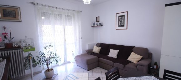 3-salle Appartement à Alba, Italy No. 308074 24