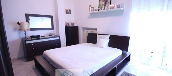 3-salle Appartement à Alba, Italy No. 308074 35