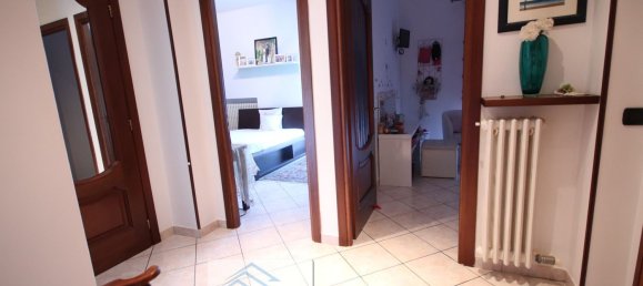 3-salle Appartement à Alba, Italy No. 308074 2
