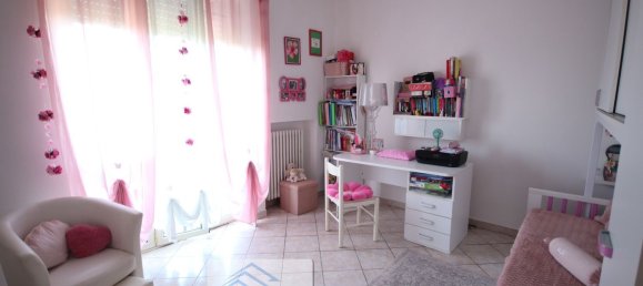 3-salle Appartement à Alba, Italy No. 308074 13