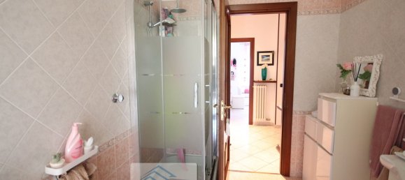 3-salle Appartement à Alba, Italy No. 308074 23