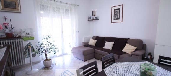 3-salle Appartement à Alba, Italy No. 308074 26