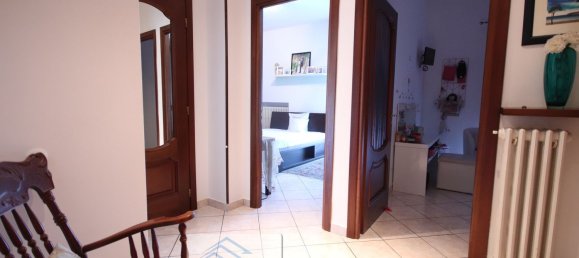3-salle Appartement à Alba, Italy No. 308074 22