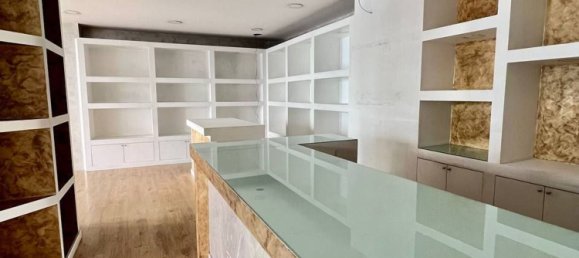 121m² Commercial property in Cosenza, Italy No. 36577 8