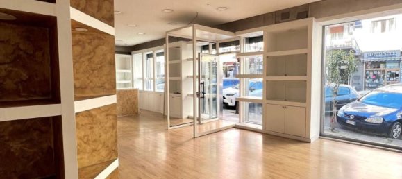 121m² Commercial property in Cosenza, Italy No. 36577 2