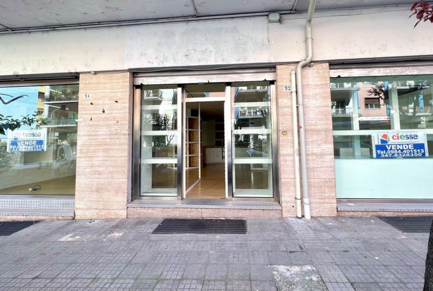 121m² Commercial property in Cosenza, Italy No. 36577