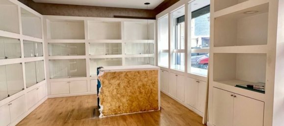 121m² Commercial property in Cosenza, Italy No. 36577 6