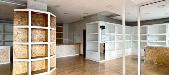 121m² Commercial property in Cosenza, Italy No. 36577 4