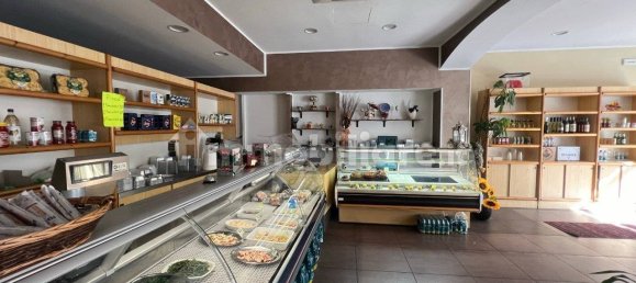 1غرفة عقار تجاري في Pesaro, Italy رقم 173452 3