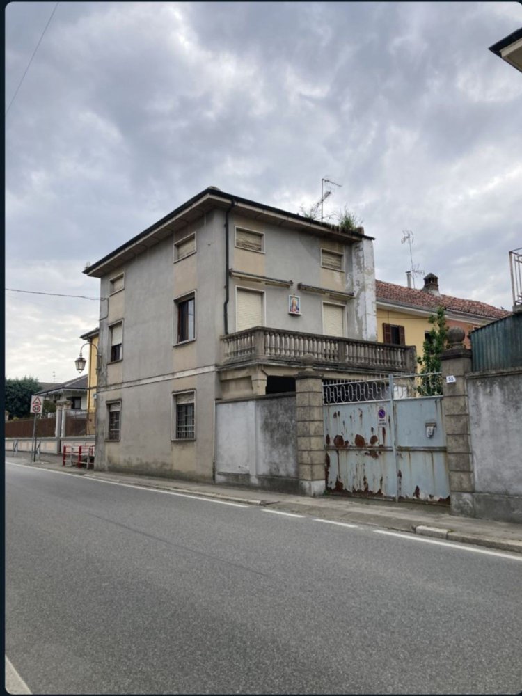 3 bedrooms House in Desana, Italy No. 379853