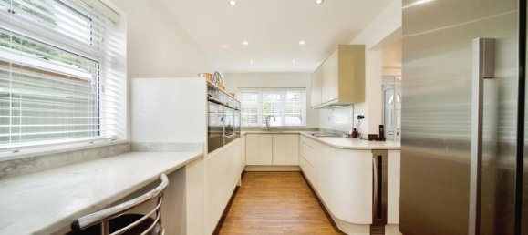 4 bedrooms House in Potters Bar, United Kingdom No. 11682 5