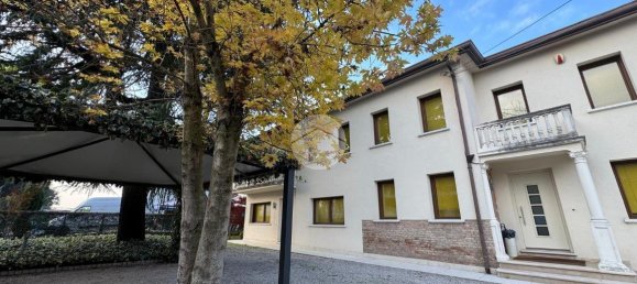 Villa de 3 habitaciónes en Vigonovo, Italy No. 8600 8