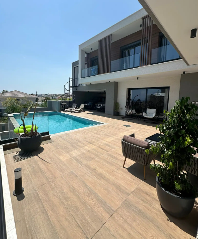 Villa de 5 dormitorios en Germasogeia, Cyprus No. 16850