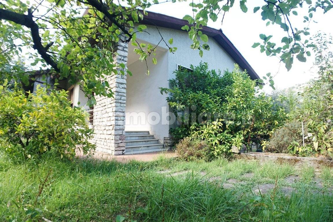 Villa de 3 dormitorios en Massa, Italy No. 349426