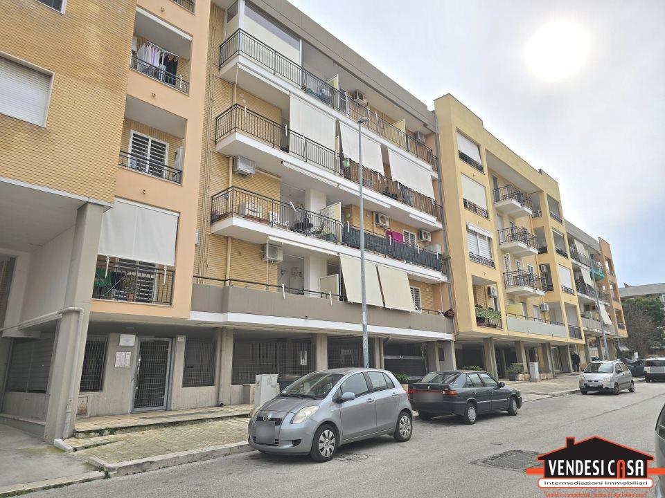 3غرفة شقة في Valenzano, Italy رقم 75469