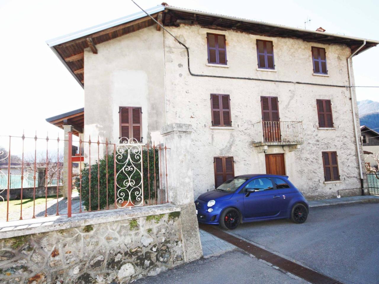 4 rooms House in Varallo, Italy No. 144638