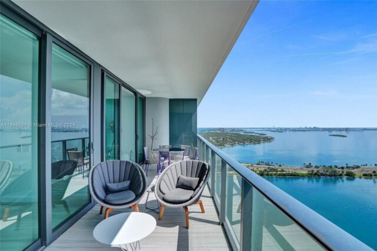 3 bedrooms House in Miami, USA No. 213709