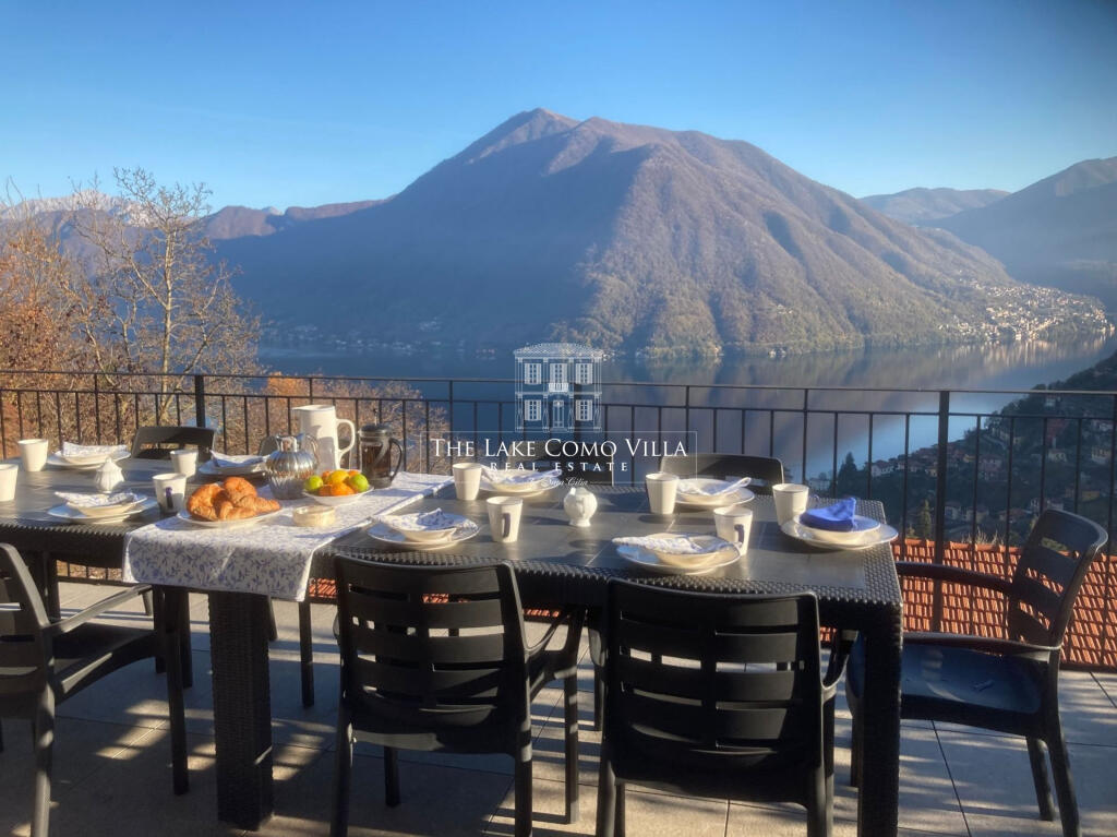 4 bedrooms Villa in Argegno, Italy No. 58317