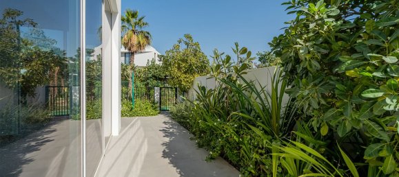 Adosado de 4 dormitorios en Al Barari, UAE No. 120782 3