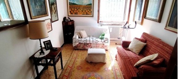 3 bedrooms Villa in Carrara, Italy No. 45776 10