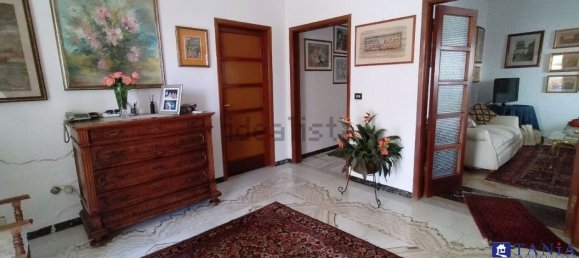 3 bedrooms Villa in Carrara, Italy No. 45776 3