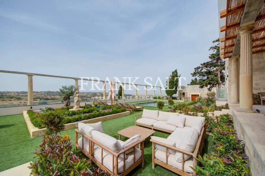 Бунгало с 4 спальнями в Мджарр, Мальта № 3157