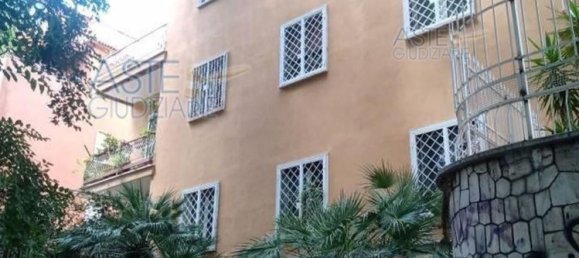 6 bedrooms Apartment in Rome, Italy No. 380327 10